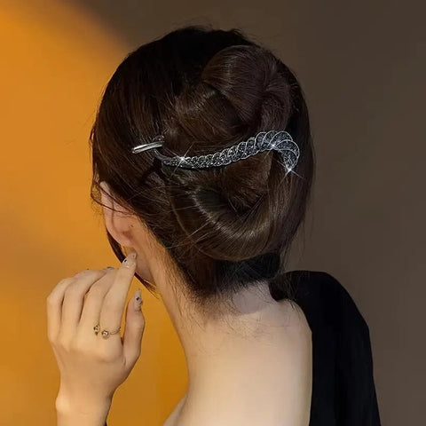 Elegant Rhinestone Twist Hairpin – Non-Slip French Style Crystal Bun Clip for Women & Girls